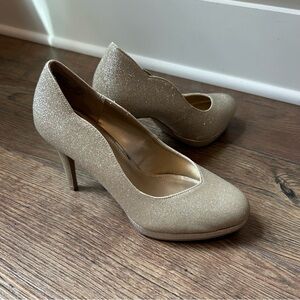 Fioni Jubilee High Heel Shoe Champagne Glitter Size 6 US